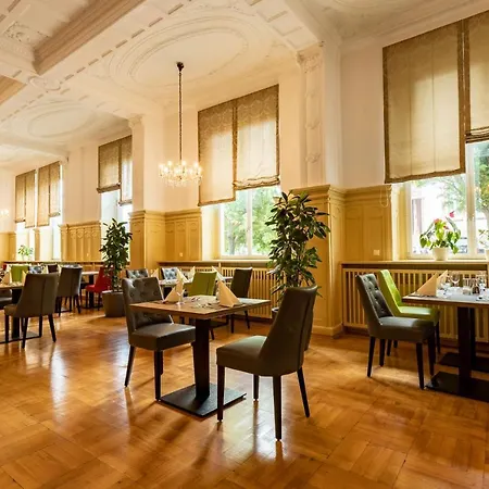 Отель Badehof 4*