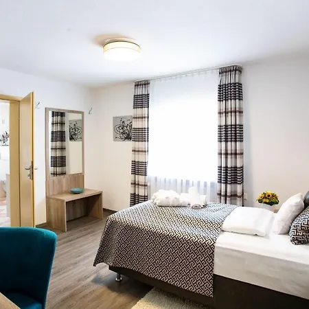 Badehof 4* Бад-Зальцшлирф