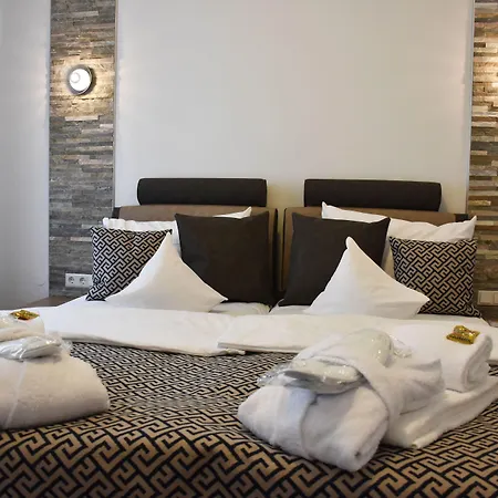 Hotel Badehof 4*