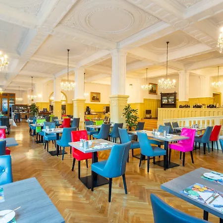Отель Badehof 4*